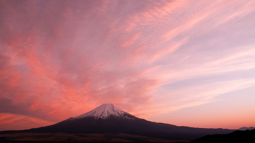 ・季節や時間帯で様々な表情を見せる富士山