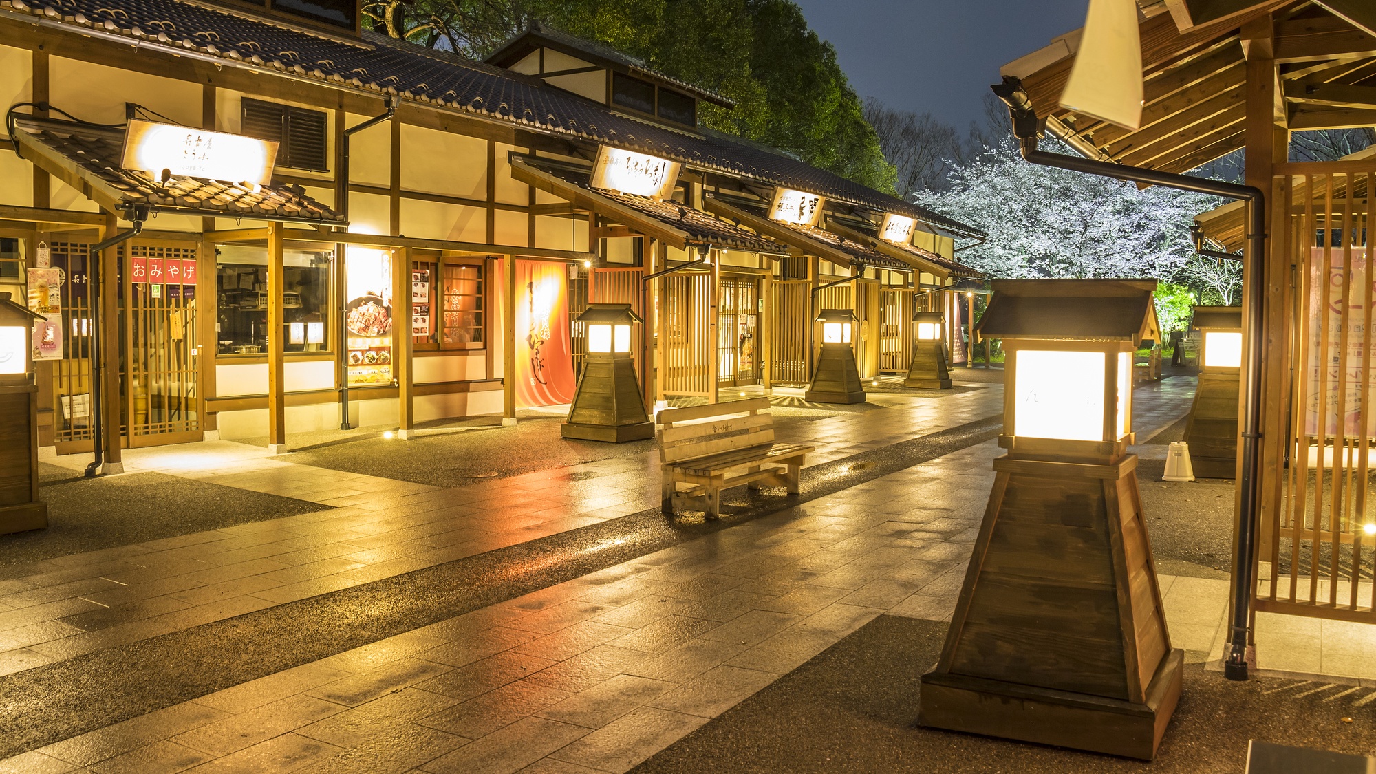 【車で約12分】金シャチ横丁