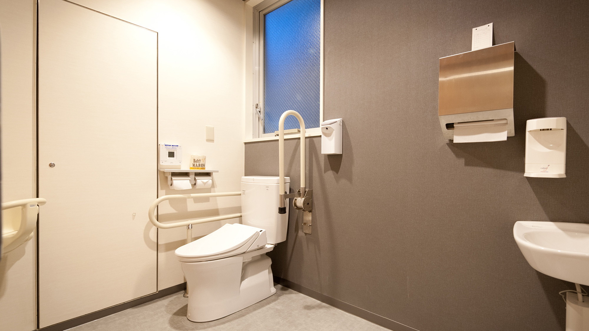 ２階共用トイレはバリアフリー仕様です