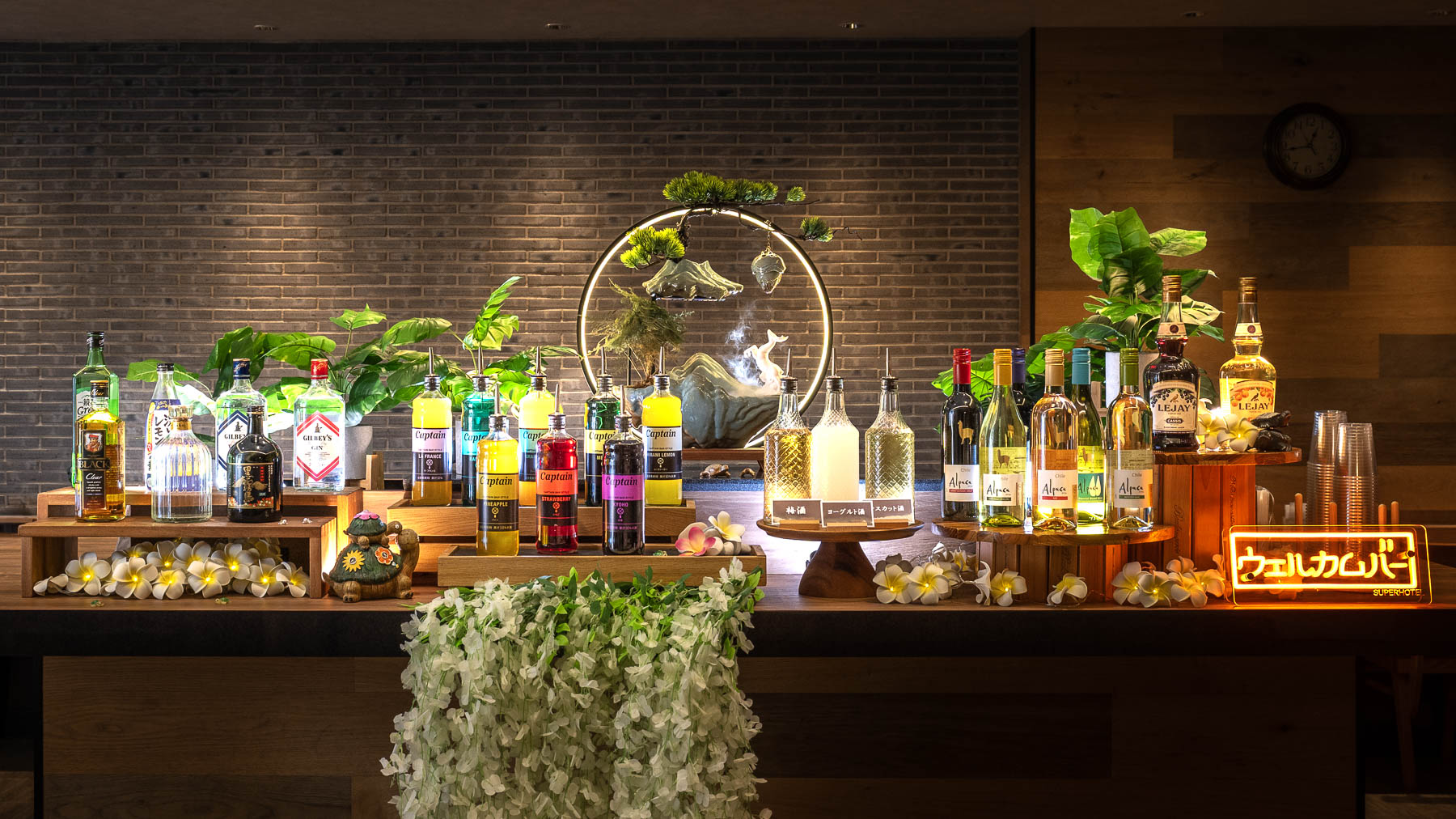 ワインや焼酎、コーヒー等をラウンジでゆったりと楽しめる無料ウェルカムバー