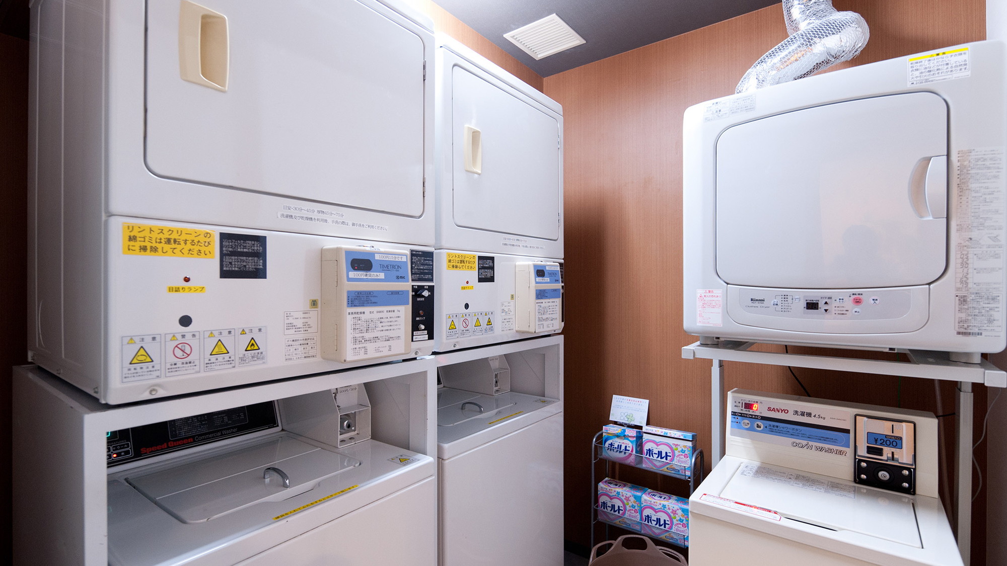 洗濯機・乾燥機を各３台ご用意しております