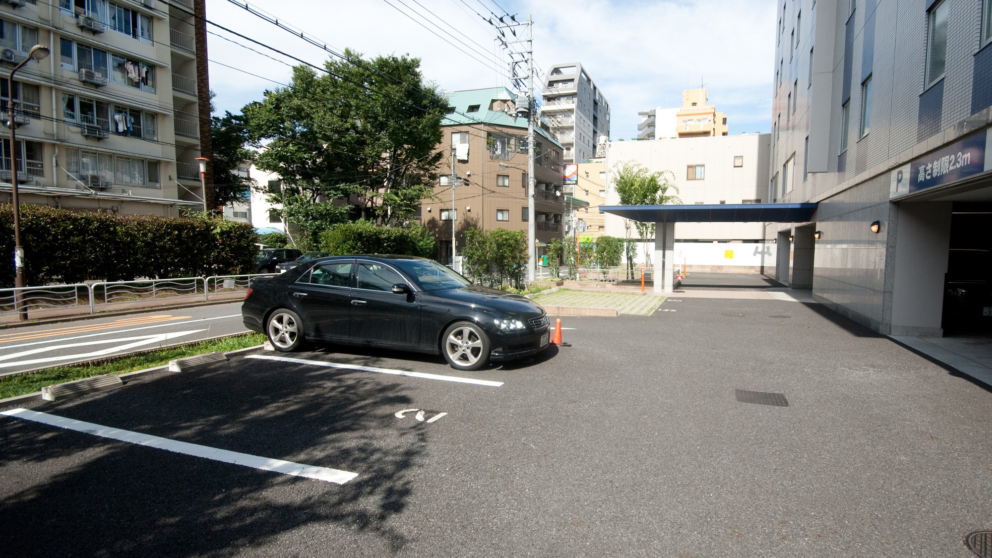 都内でも数少ない駐車場を完備しておりますので、お車でも安心してお越しいただけます
