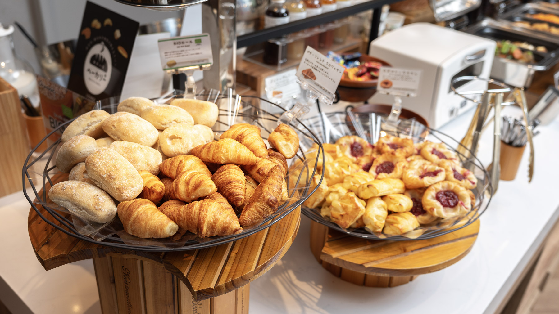 日替わりで楽しめる焼き立てパン