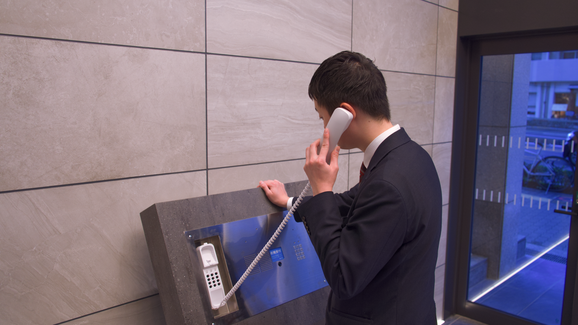 24時以降のお戻りは１階正面玄関横のパネルをご利用ください♪