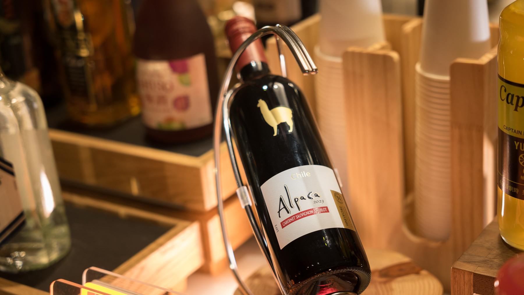 ウェルカムバーで贅沢な一時をお過ごしください　