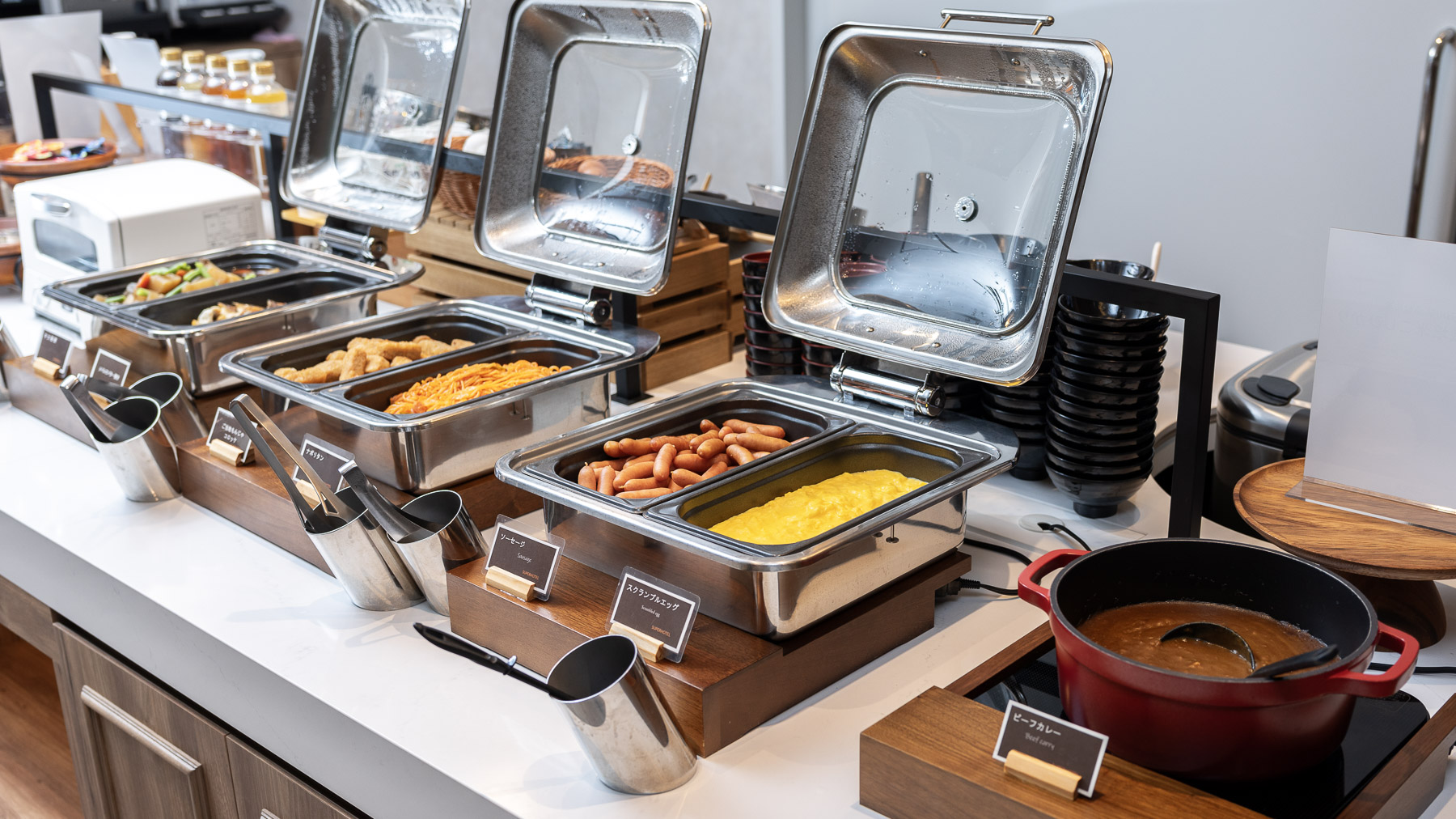 おかわり自由のビュッフェ形式です