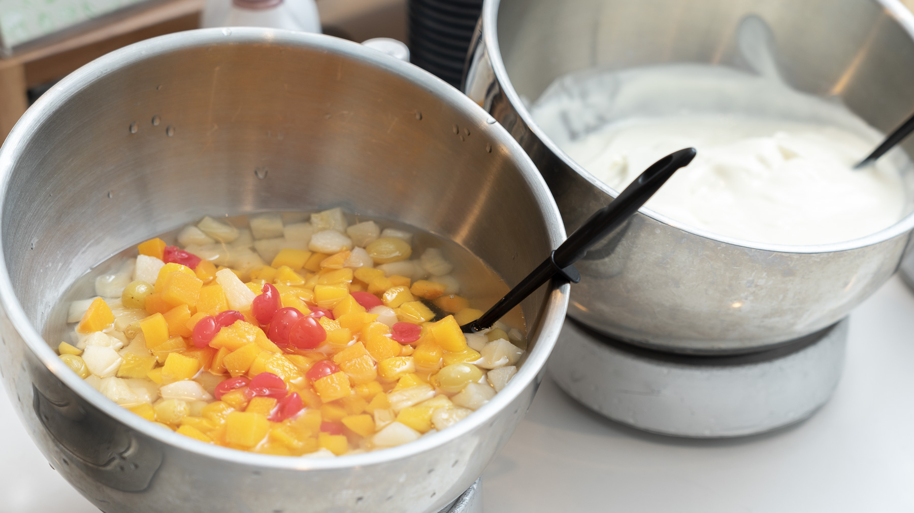 ヨーグルトはカルシウムたっぷり！フルーツとご一緒にどうぞ♪