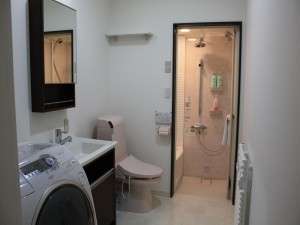 [1 bedroom] Bath, toilet