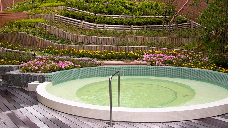 温泉「花の湯」露天風呂