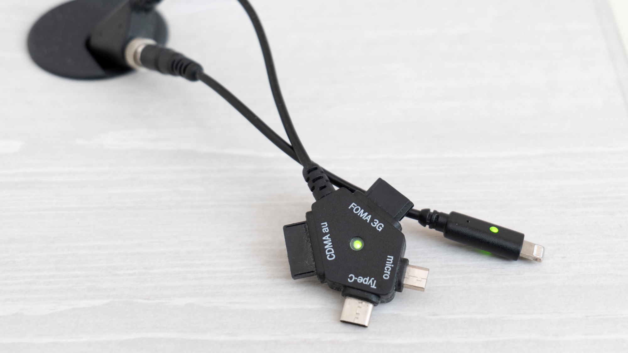 様々な機種に対応した充電器設置