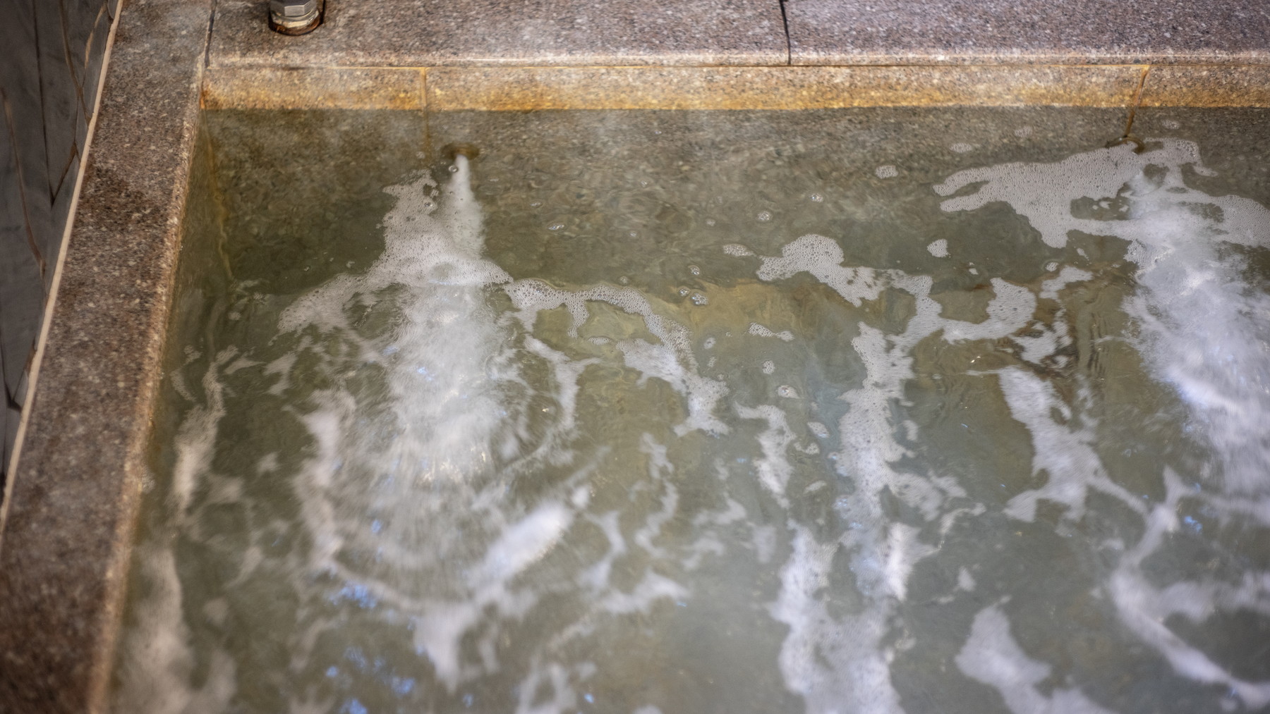 日頃のお疲れを癒す梅里の湯