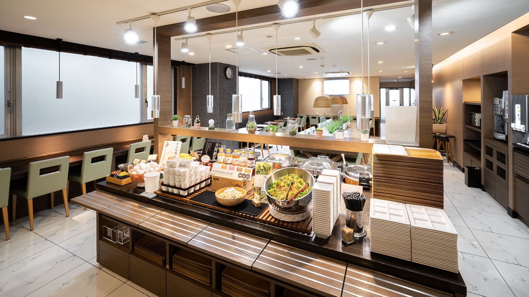 朝食時間（月～土）6:30～8:30（日・祝） 6:30～9:00　和洋ビュッフェ形式です