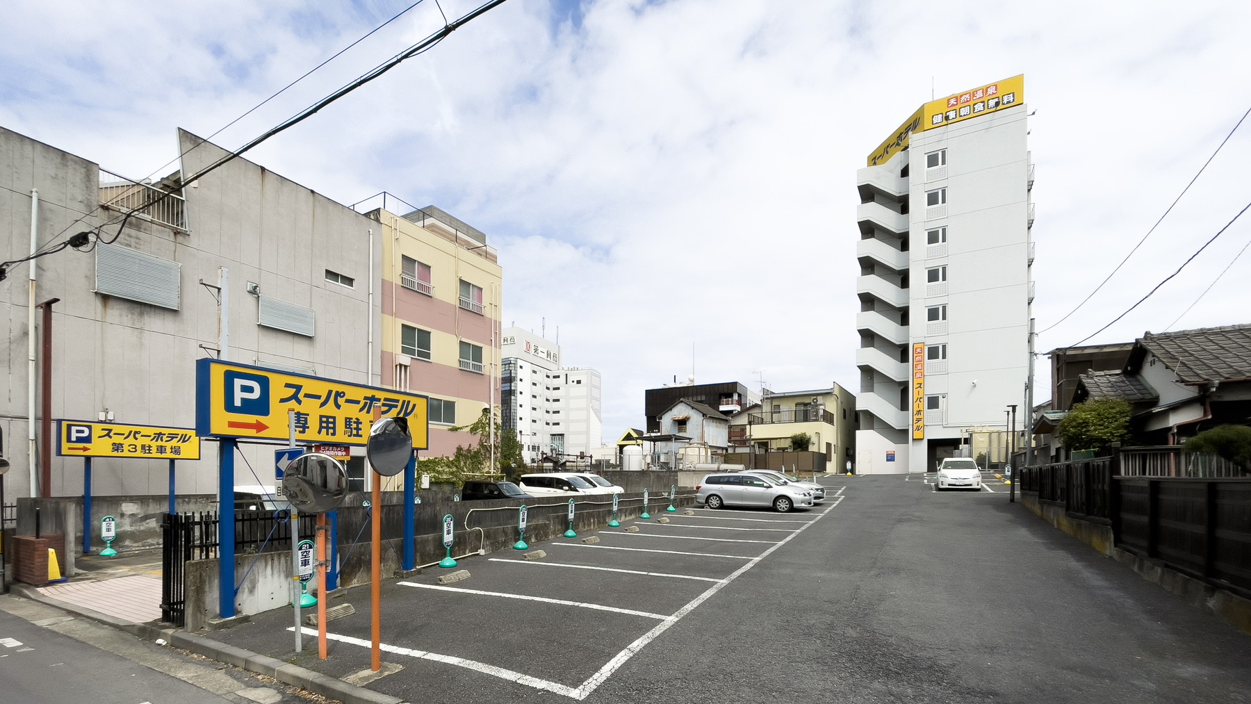 当館の裏側の第１駐車場です