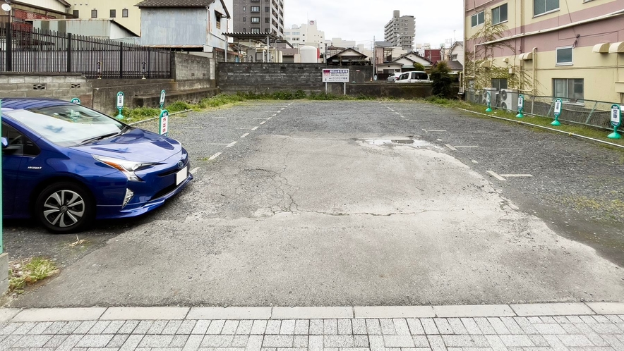 第４駐車場は第２駐車場のお隣にございます