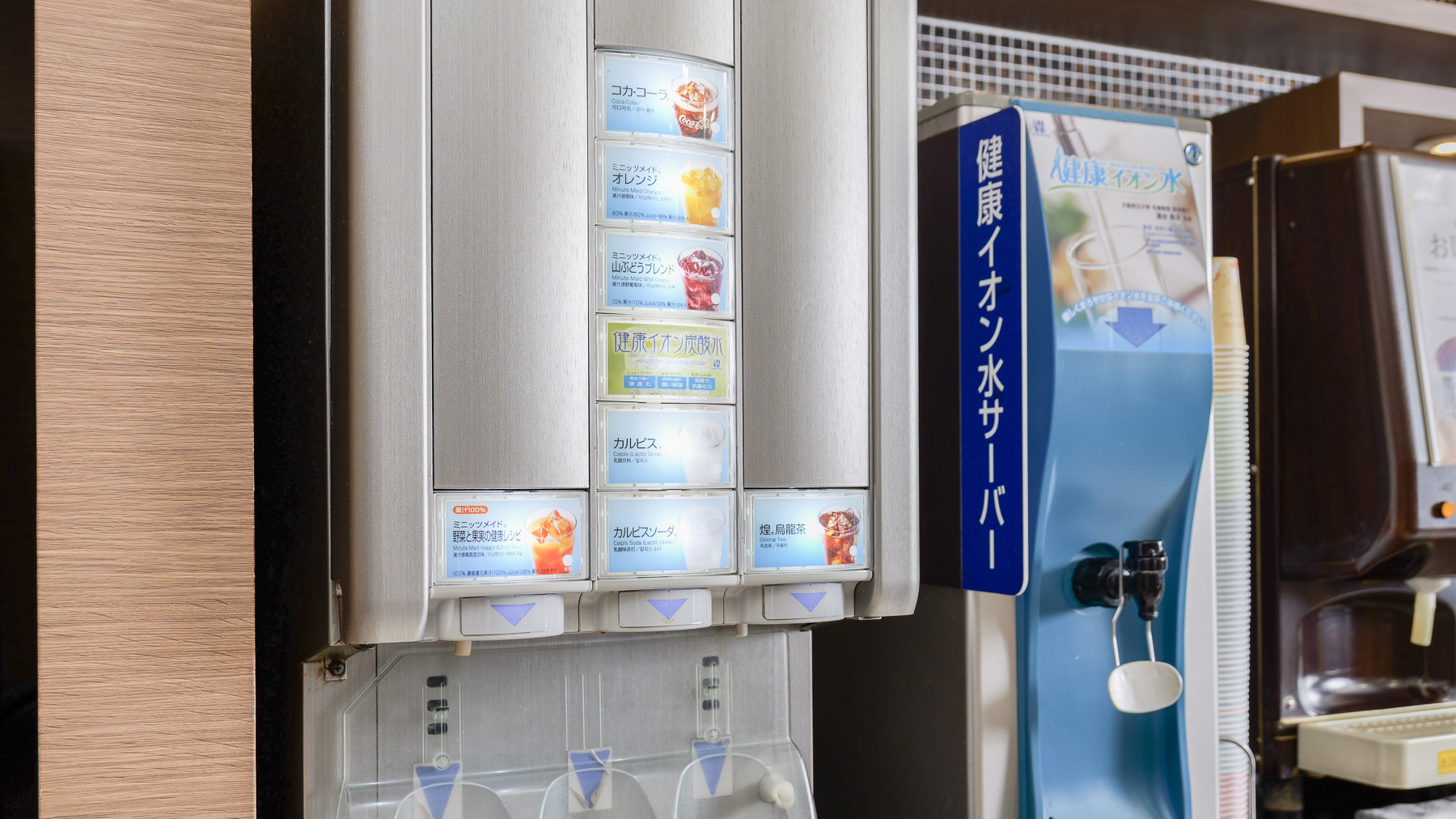 挽きたてコーヒーからジュースまで種類豊富なドリンクバー