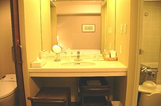 Central Side 客室バスルーム・洗面スペース