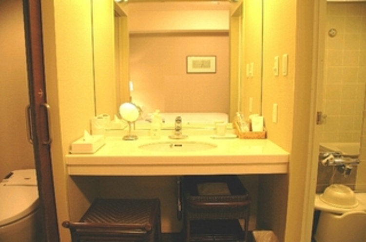 Central Side 客室バスルーム・洗面スペース