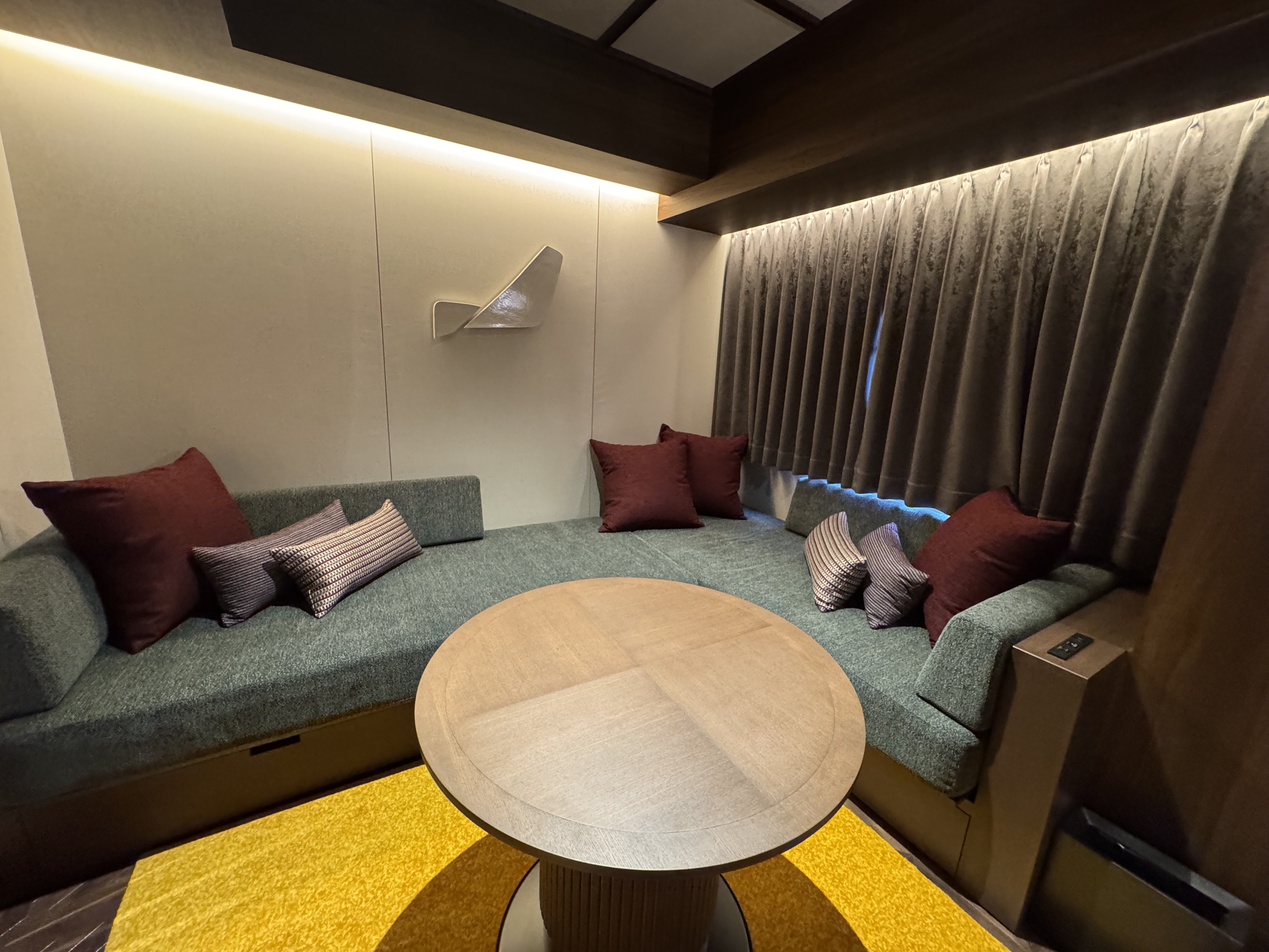 スーペリアトリプル＜室内＞リビングスペース