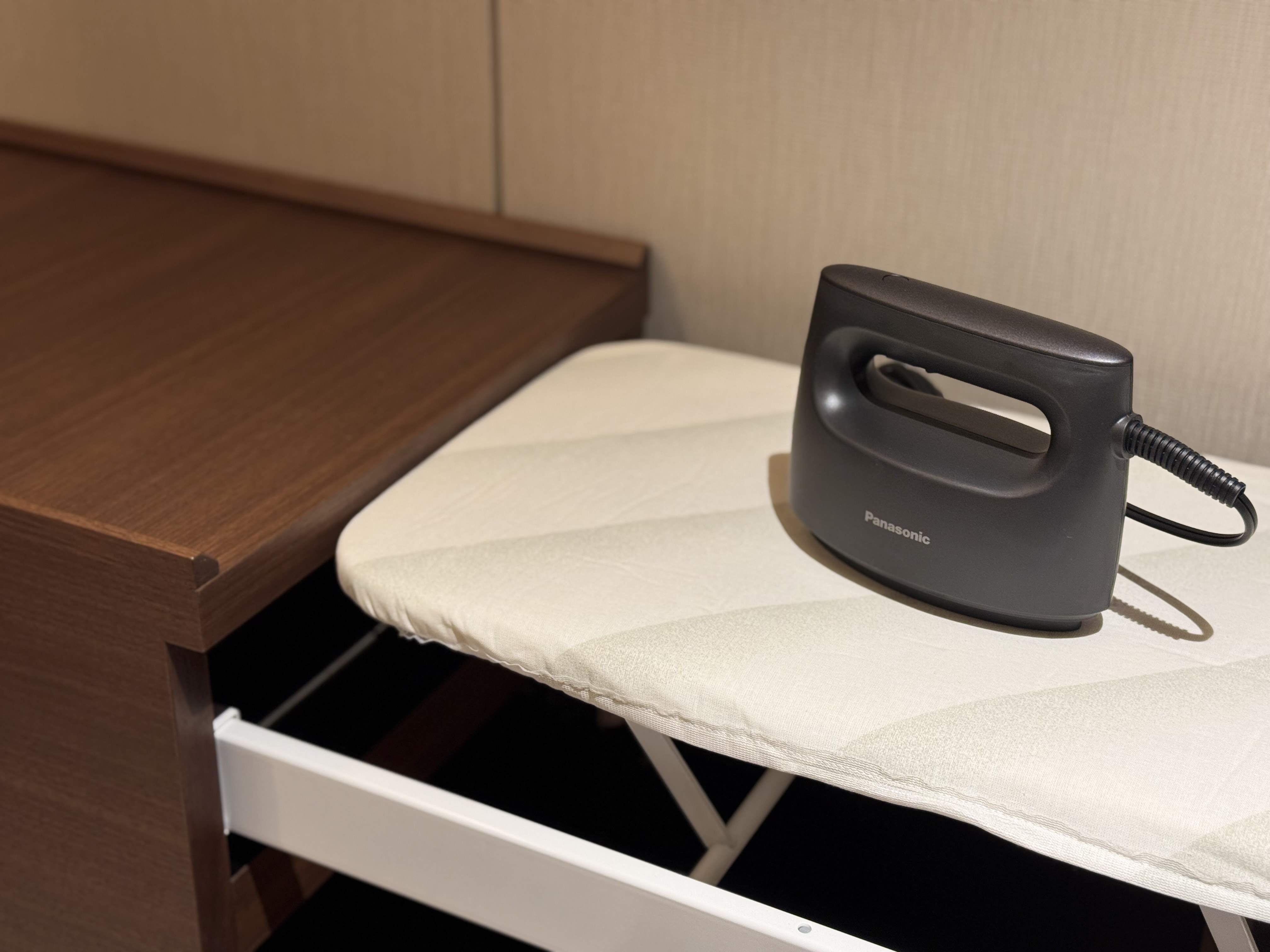 スーペリアトリプル＜備品＞スチームアイロン、アイロン台