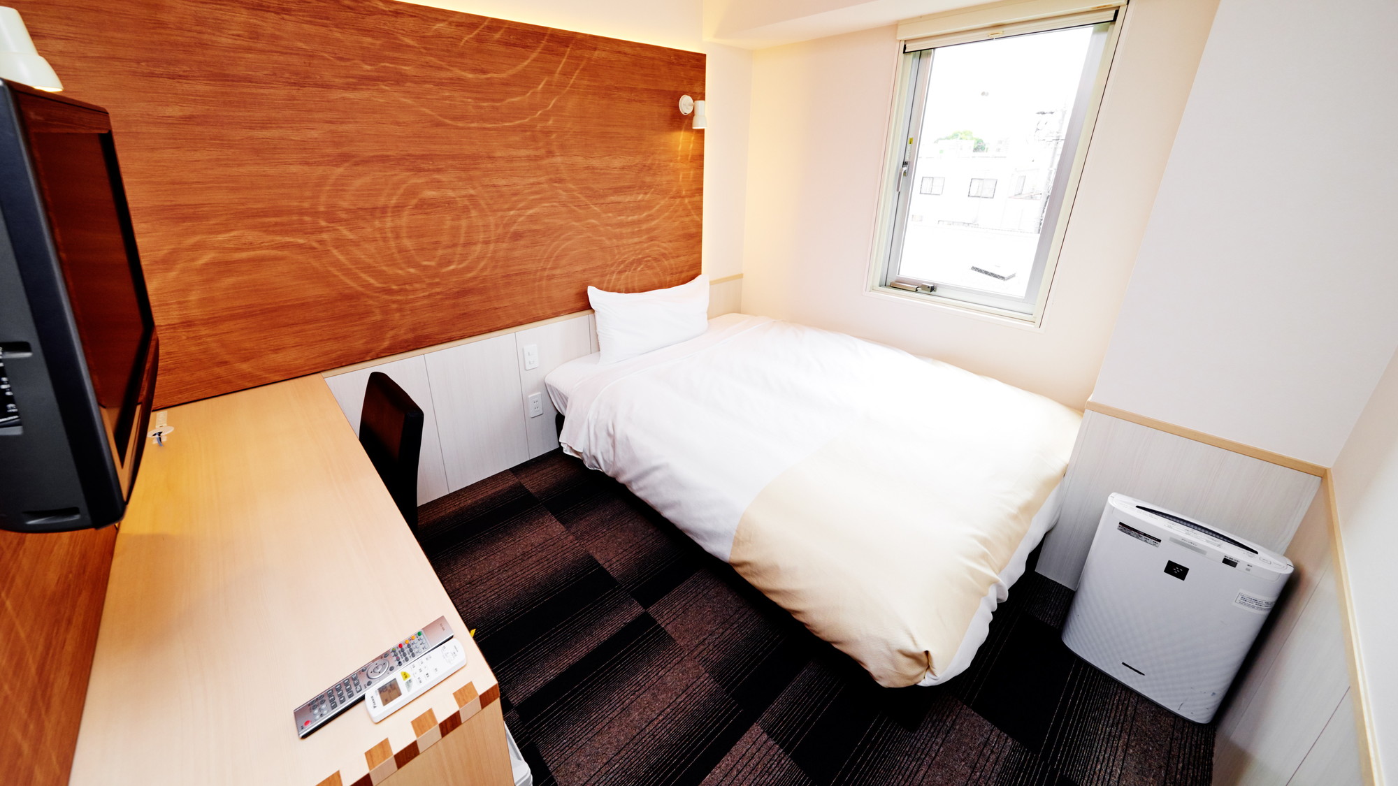 眠りを追及した150cm幅のワイドベッドと適度な硬さのマットでぐっすり