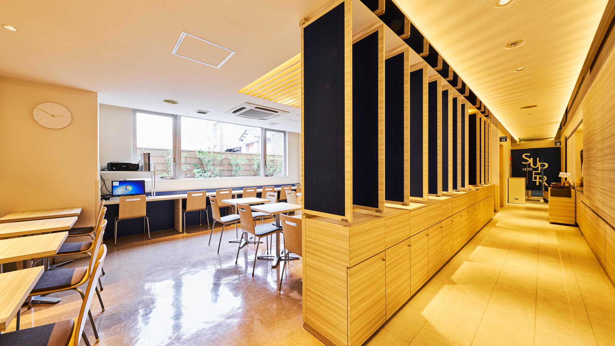 1階ロビー横にございます