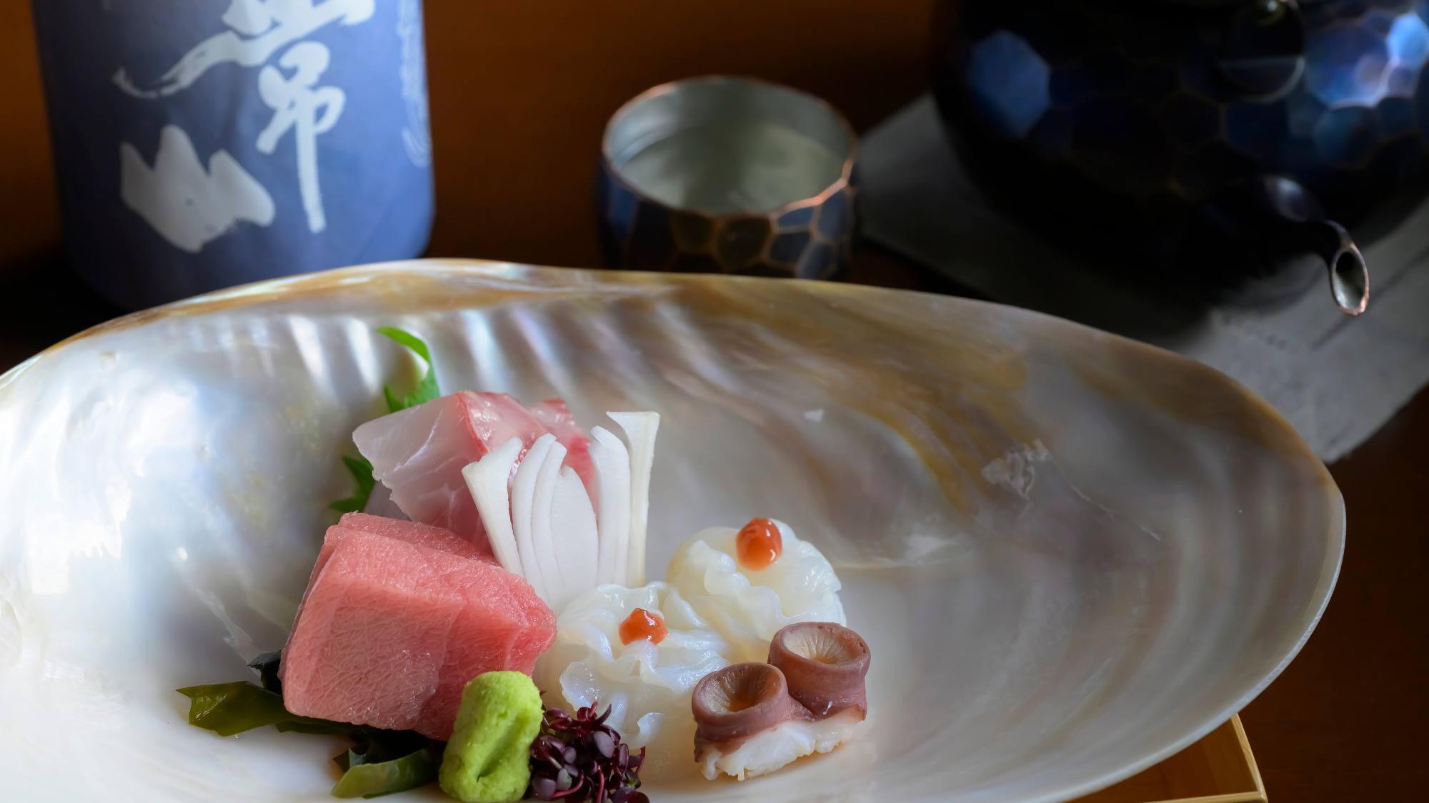 春の海の幸溢れるお造りには、瑞々しいミネラルのあるふくらみのある味わいの日本酒をコーディネイト。