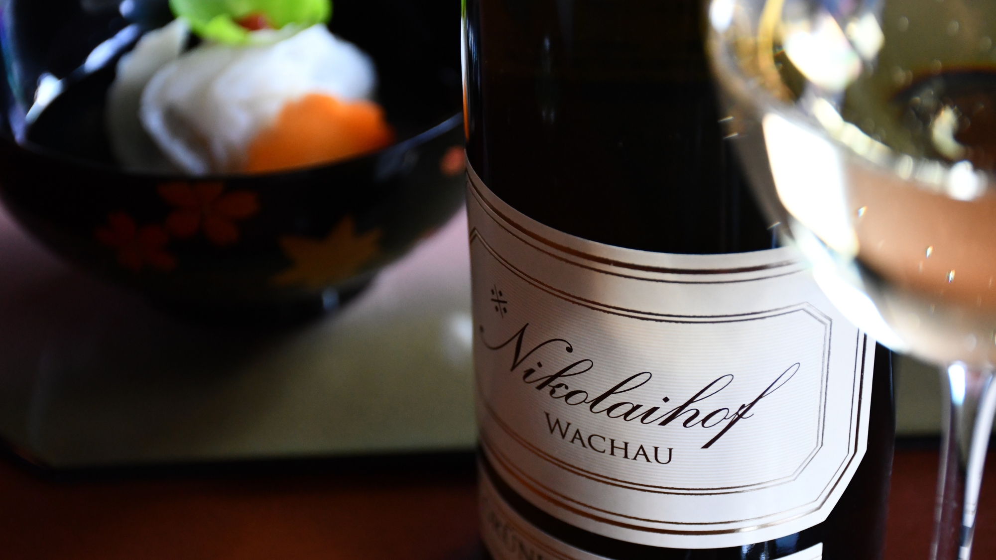 お料理の始まりには、すっきりした飲み心地の白ワインを。