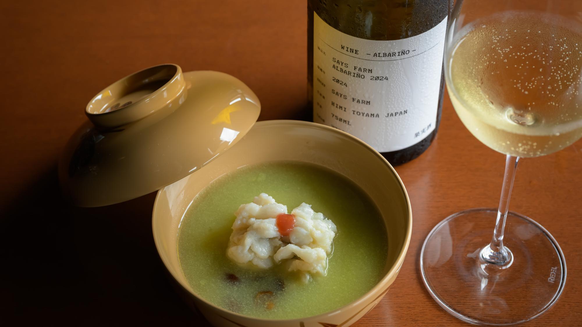 フレッシュな果実味とともに、涼やかで余韻のある白ワイン「アルバリーニョ」。今月のおすすめの一本です。