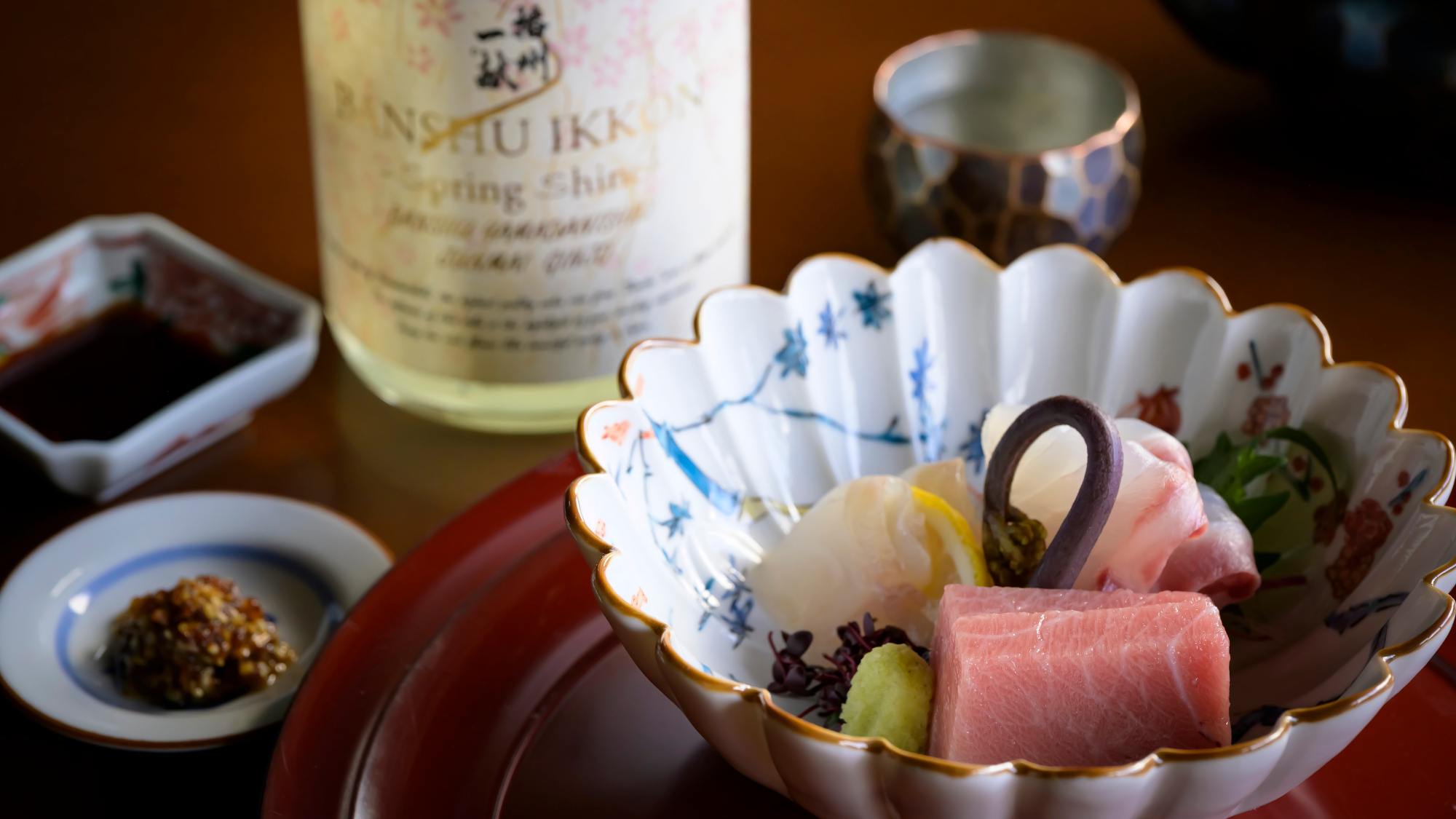 春の御造りに合わせ、お酒も春らしくフレッシュな旨味のする日本酒をコーディネイト。