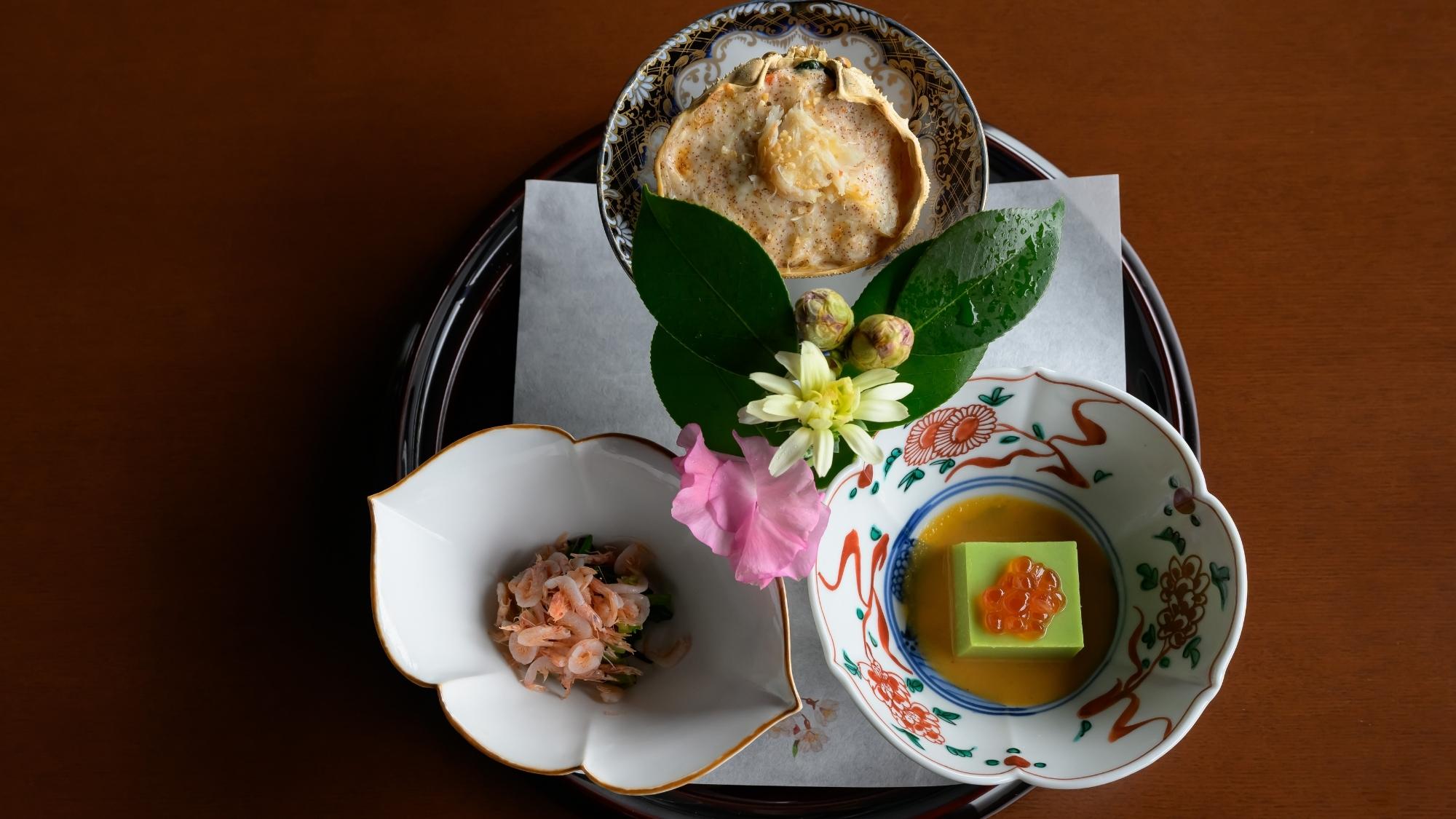 春の息吹を写す先付け。繊細なる先付の意匠。