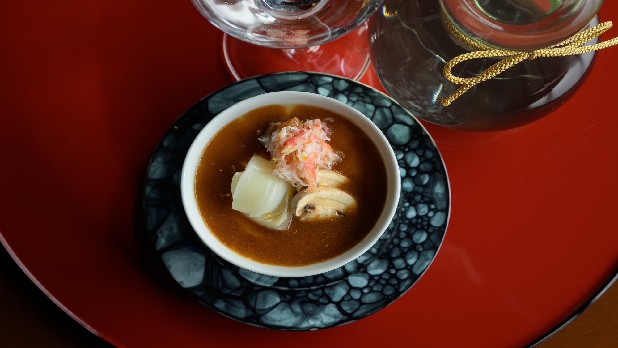 濃厚な蟹の旨味を感じる温物。冬の入り口、この季節のぴったりの一品です。