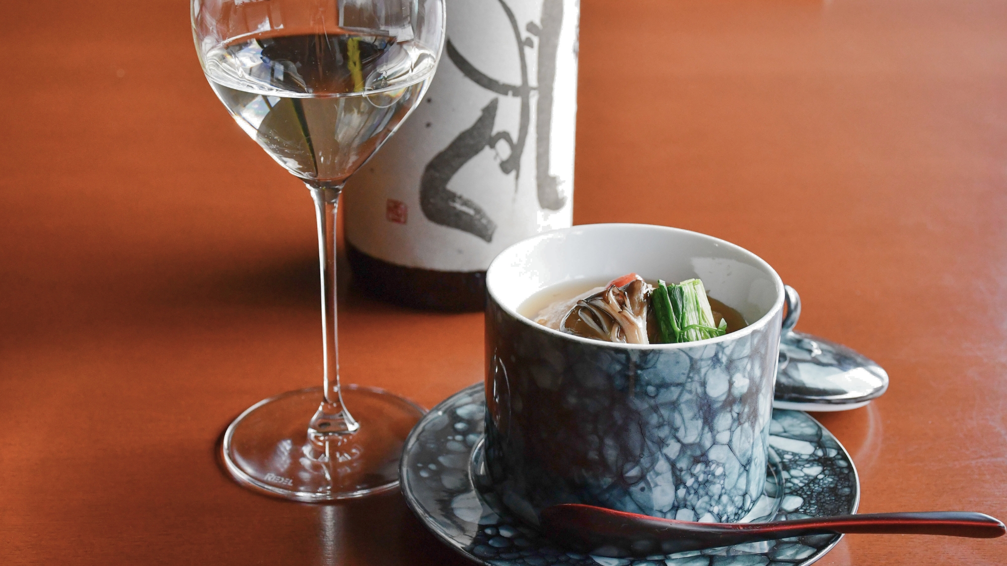 諧暢楼のお料理は、ふさわしい美酒とともに。様々な味わいに浸る、大人の至福のひととき。