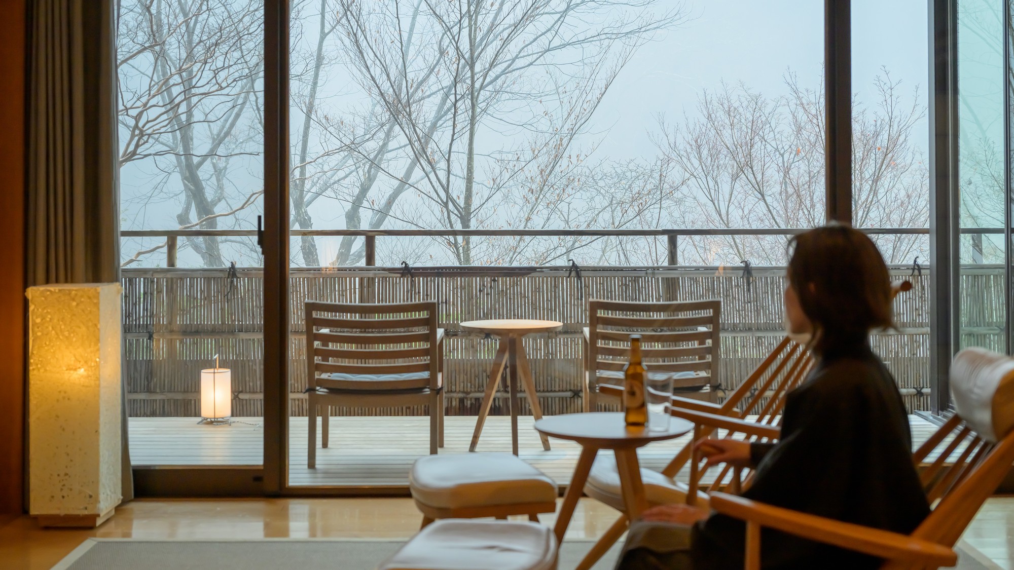  お部屋でいただくウェルカムドリンク。旅の始まりを静かに祝うひととき。