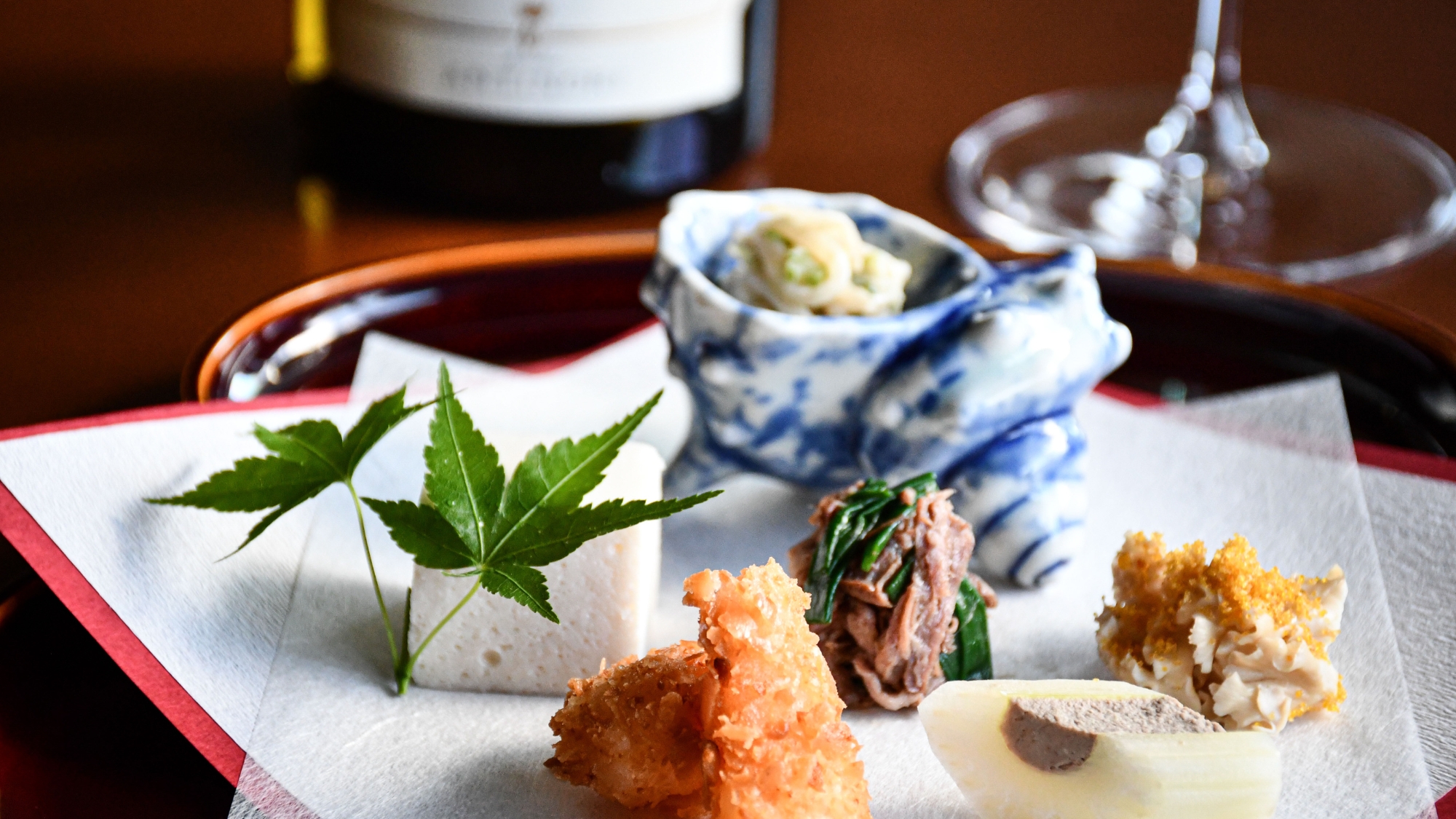 春の訪れを感じられるような、今月の八寸。彩り豊かな味わいを、この一皿に。