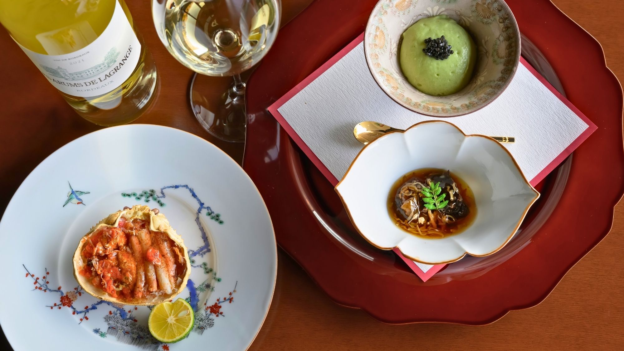 旬の山海の幸を贅沢に。繊細な彩りの先付けを厳選ワインとともに。