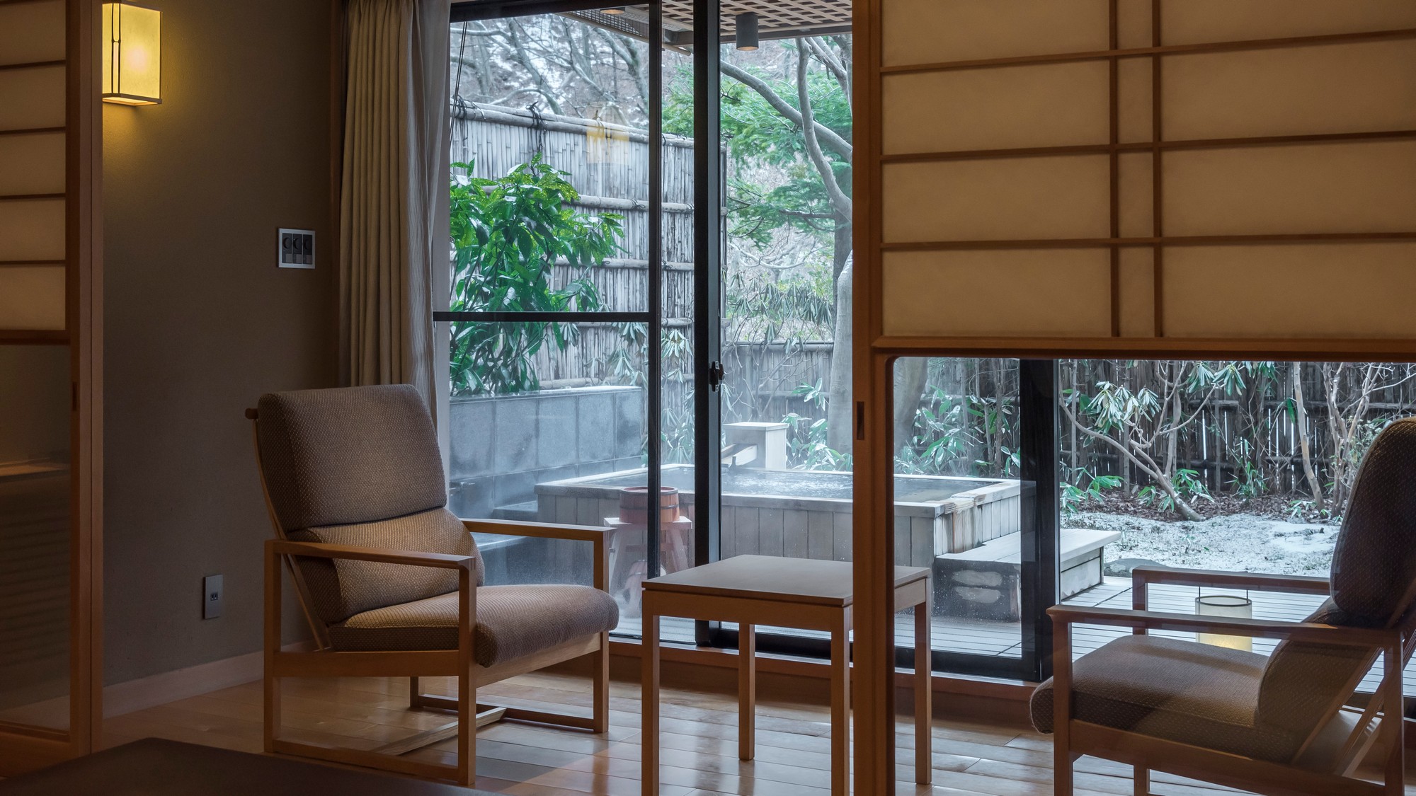 プライベート庭園を眺めながら、ゆっくりと心安らぐ一日を。