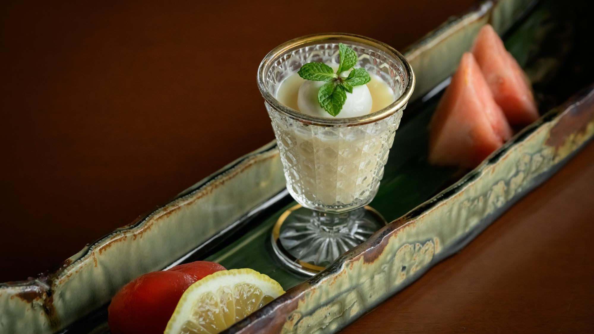 光を透かす硝子にはニューサマーオレンジのババロアを。