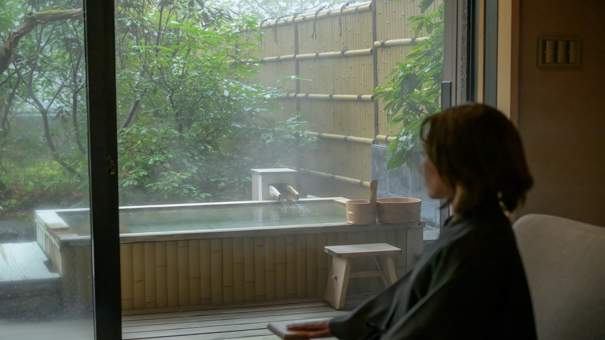 静寂に包まれ、庭の気配とともに過ごす大人の隠れ宿。