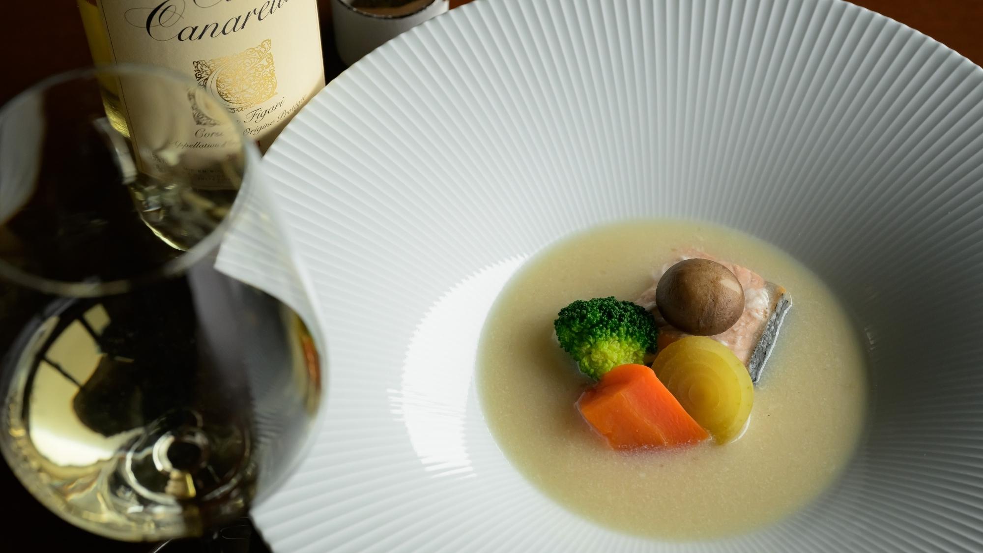 熟成の白と響き合う、函館産鱒之介の芳醇な旨みを心ゆくまで。