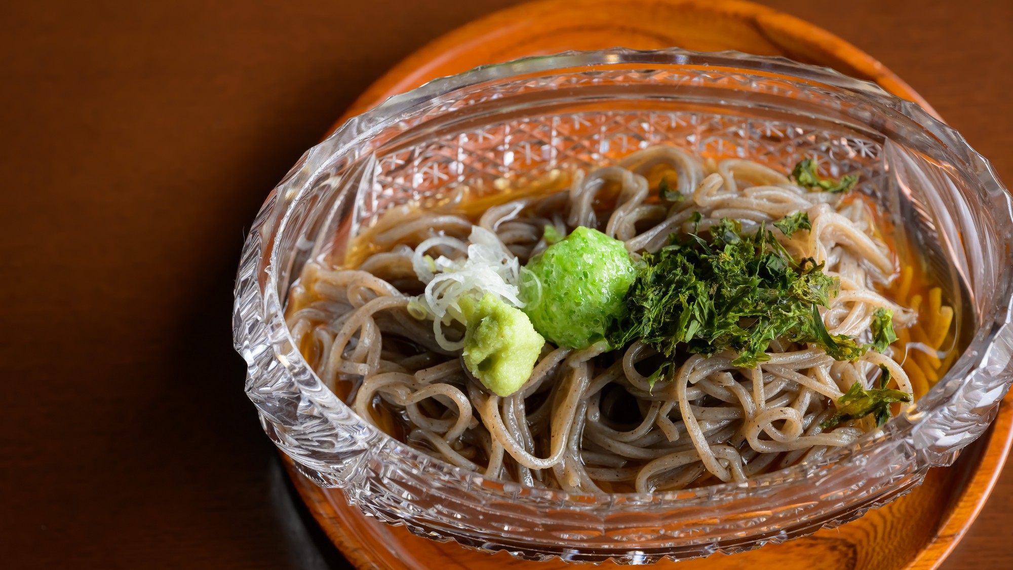 上州二八蕎麦は自家製のだし汁で。涼やかなひとときを。