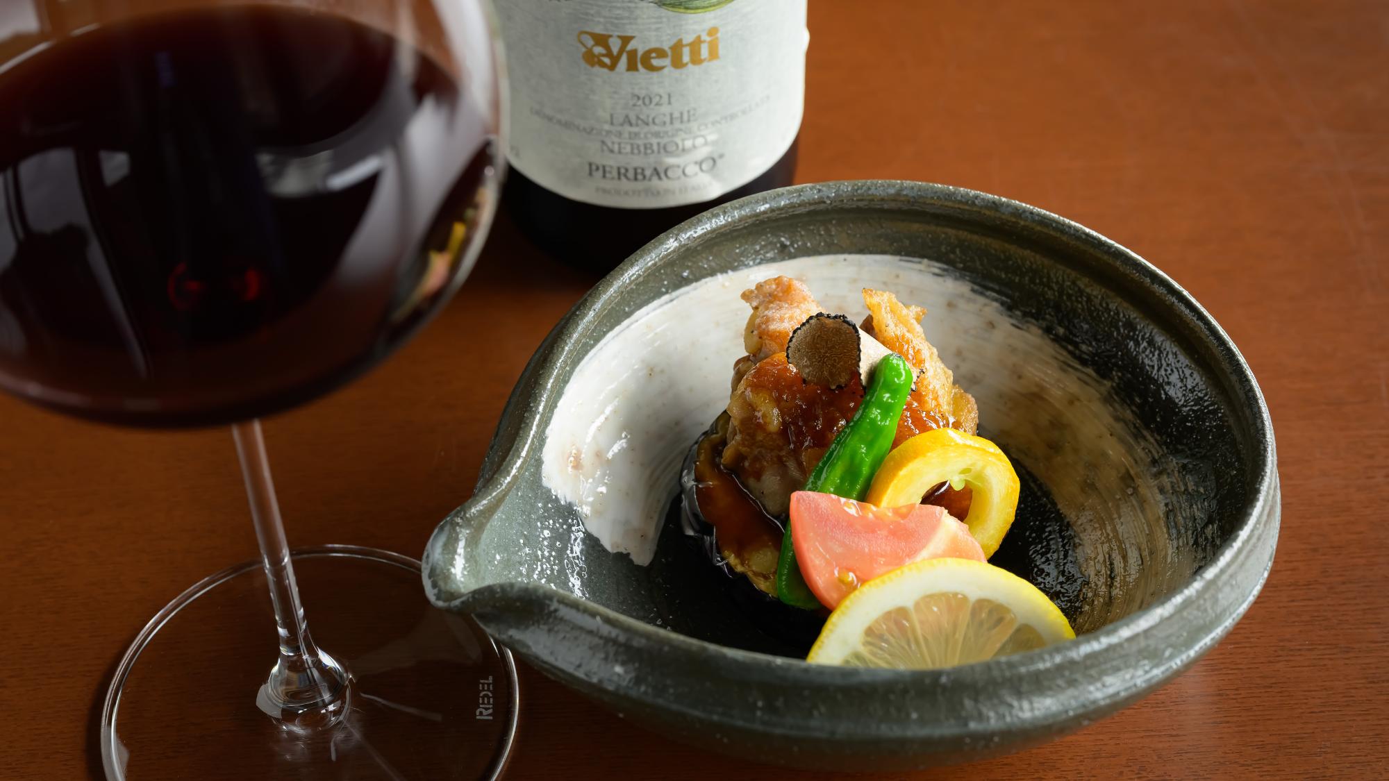 京茄子と上州地鶏のローストには「ランゲ ネッビオーロ ペルバッコ2021」を合わせました。