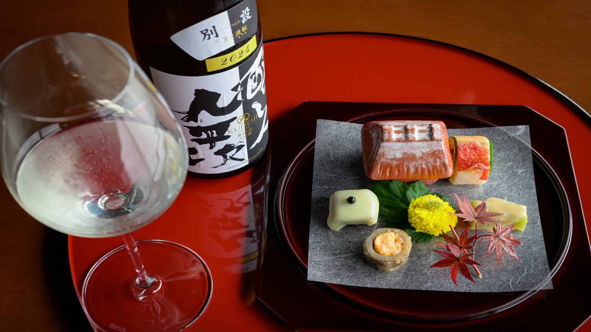 フルーティな香りと豊かな旨味、冴えわたる切れ味を併せ持つおすすめの一本。季節の八寸とともに。