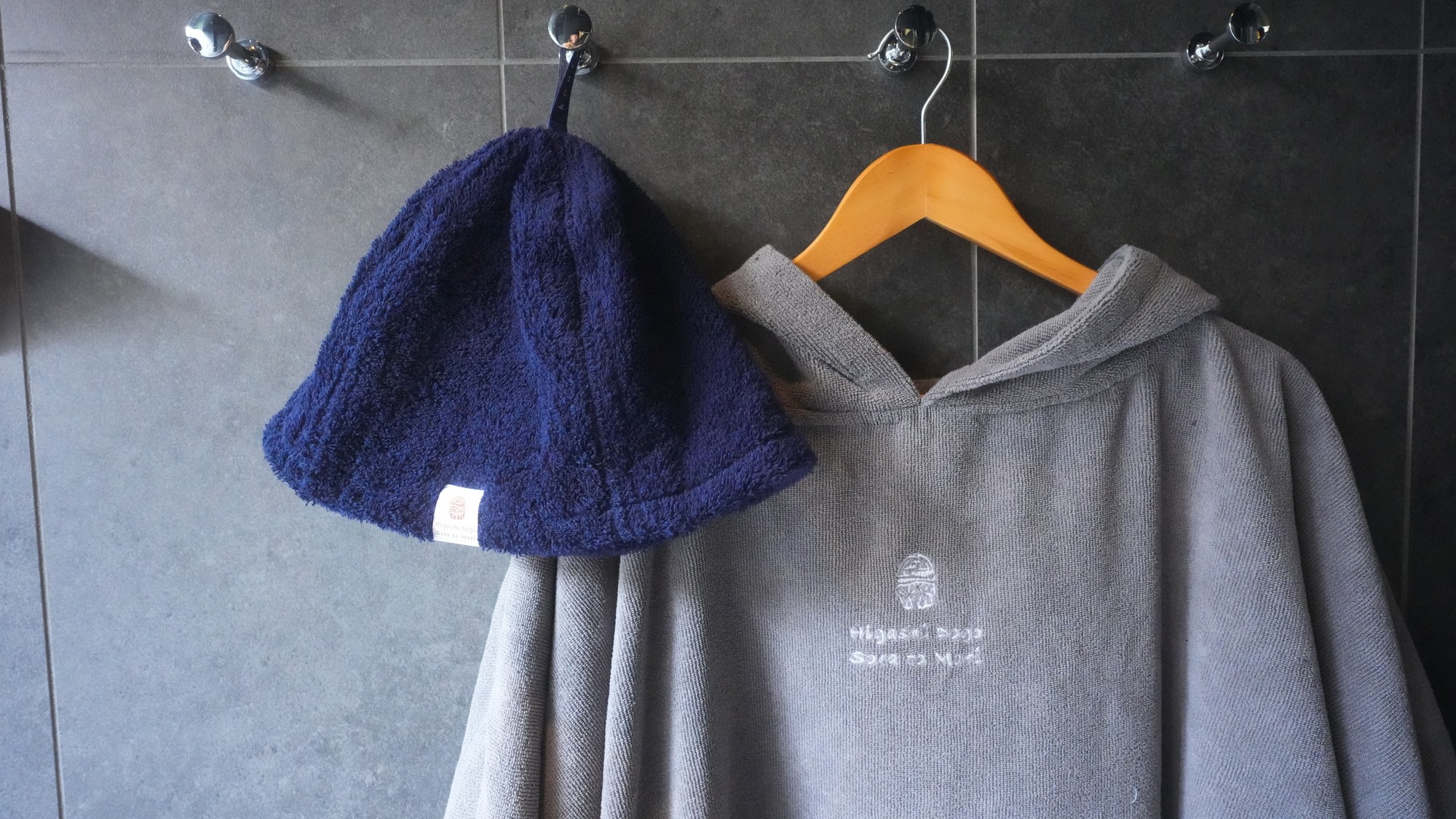 サウナポンチョ・ハット（有料レンタル）