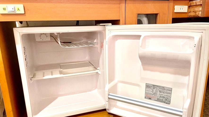 冷蔵庫（ご利用の際は中のダイヤルを回してください）