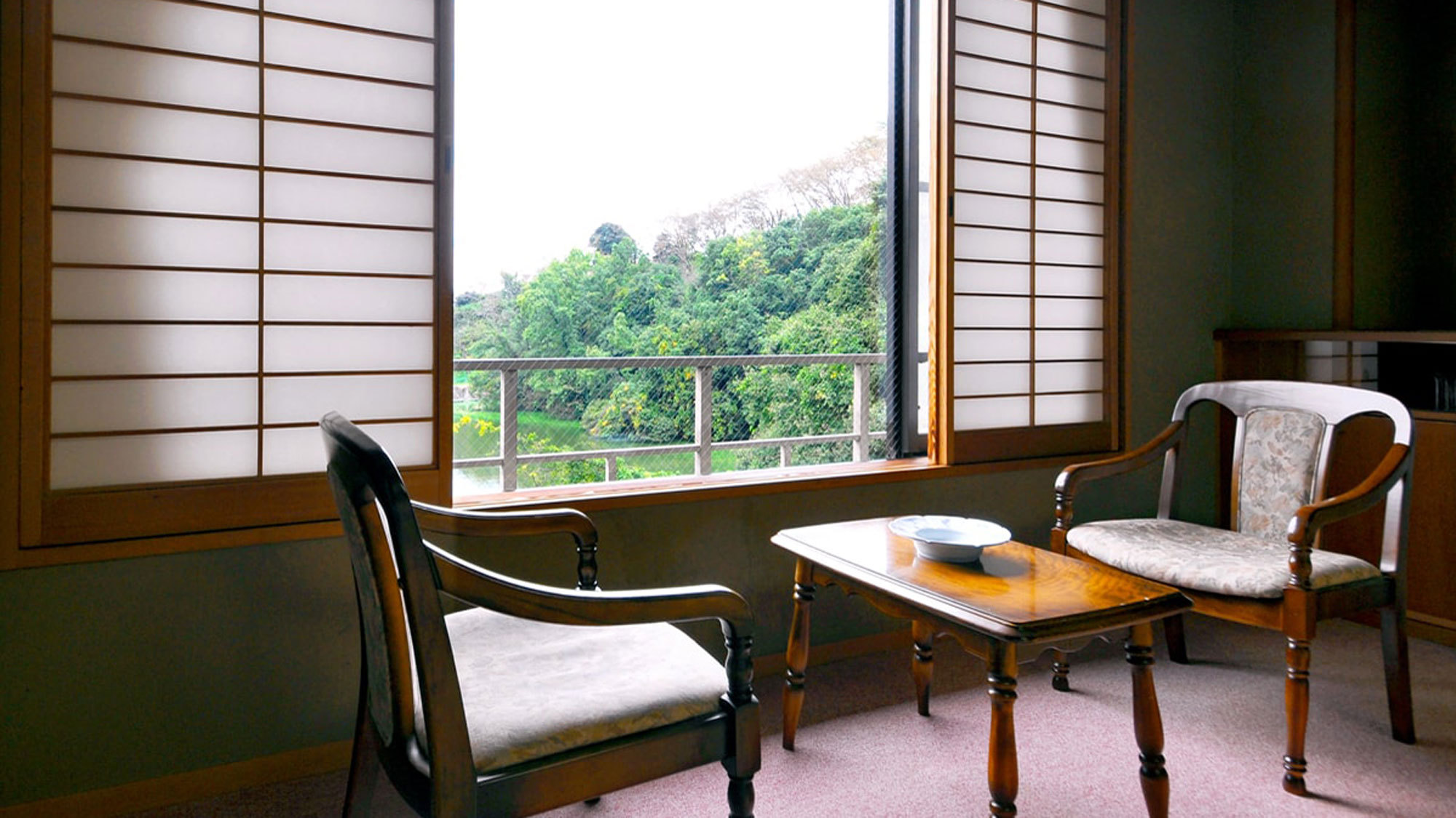 【客室：本館和室8畳】ゆっくり景色をご堪能いただけます