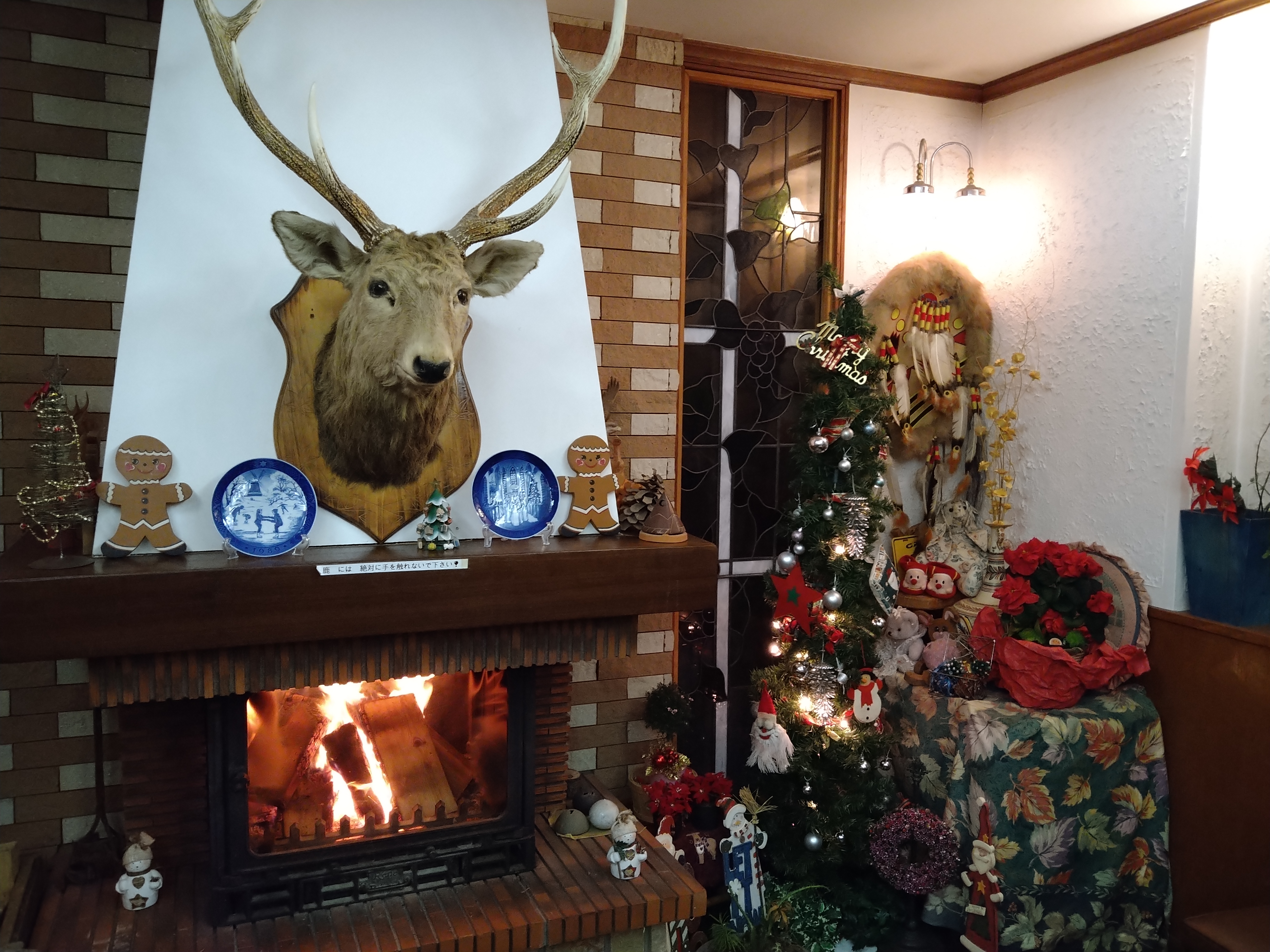 クリスマス　暖炉の灯