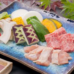【夕食】季節により変わるお肉料理。熊本のブランド肉と自家製野菜の焼き物の季節もあります／例