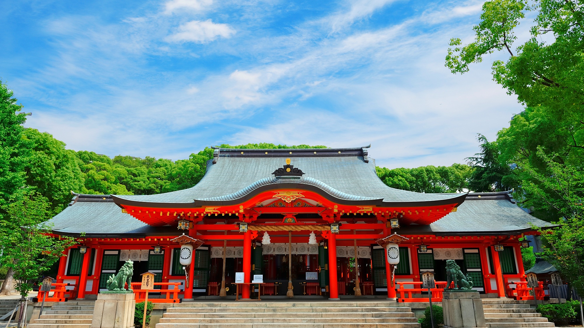 【当館から徒歩で約8分】縁結びの神様として知られ、多くの参拝客が訪れる生田神社
