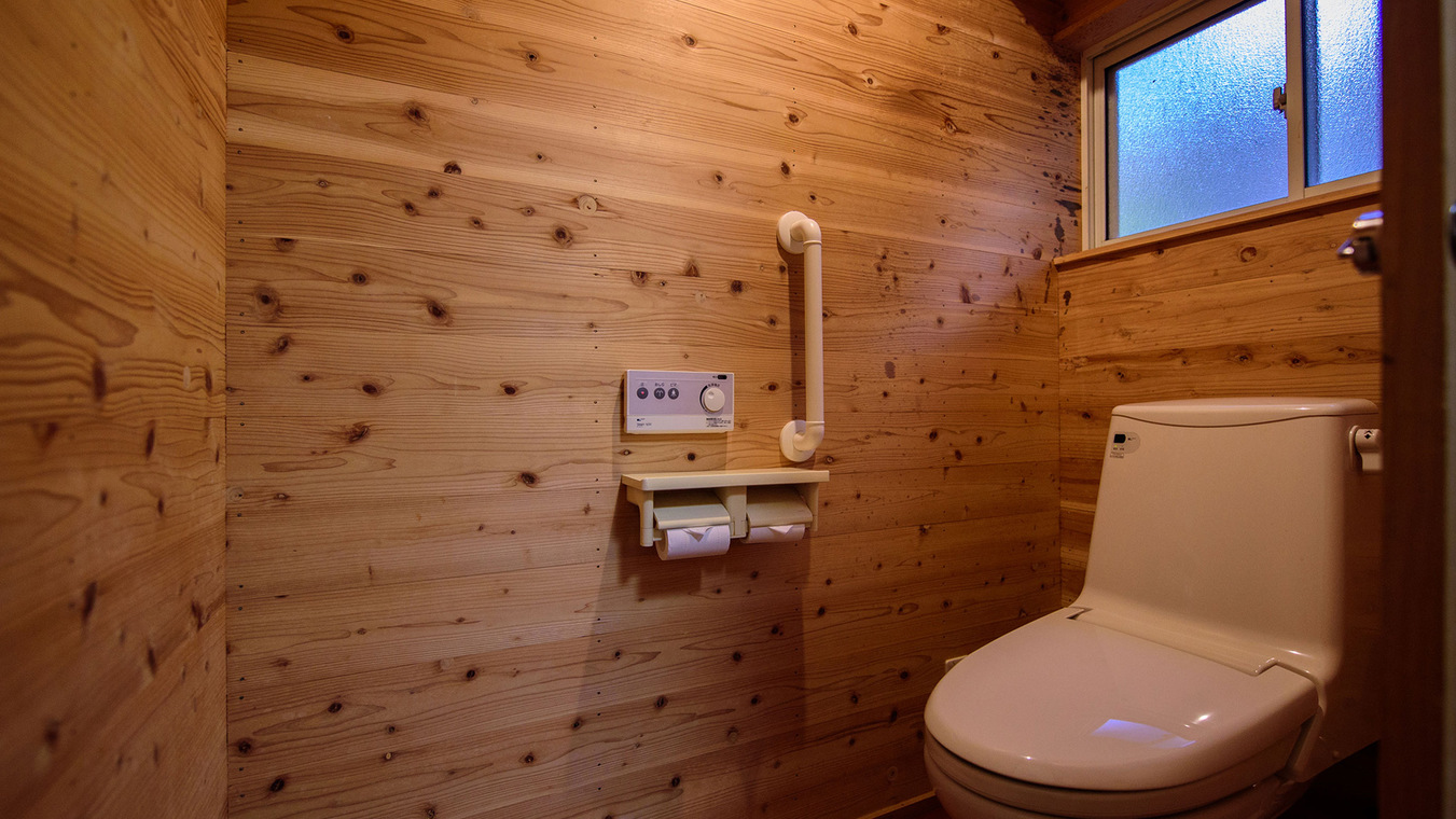●客室専用風呂付きログハウス トイレ