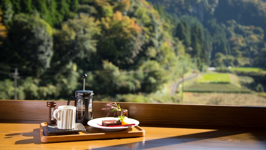 *【カフェ】 ほたるの雫でコーヒーや紅茶を飲みながら、お寛ぎいただけますよ♪